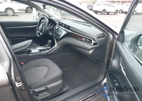 2020 Toyota Camry Le z USA, uszkodzony, nr VIN 4T1C11AK7LU956309